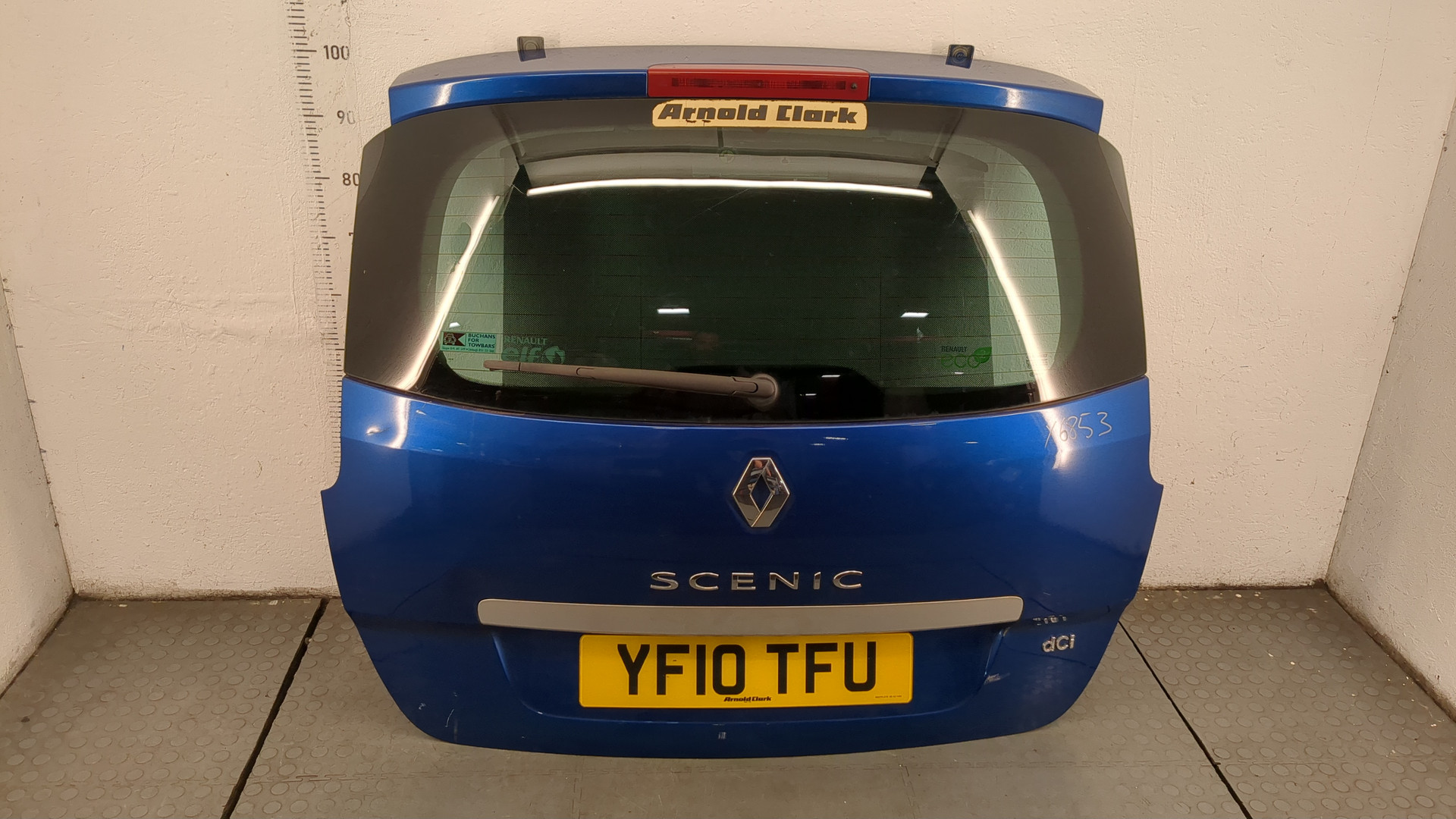 Дверь багажника