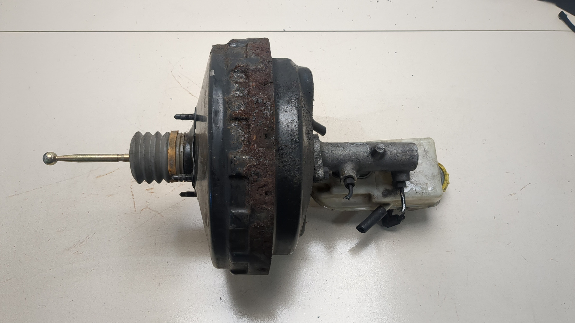 Цилиндр тормозной главный