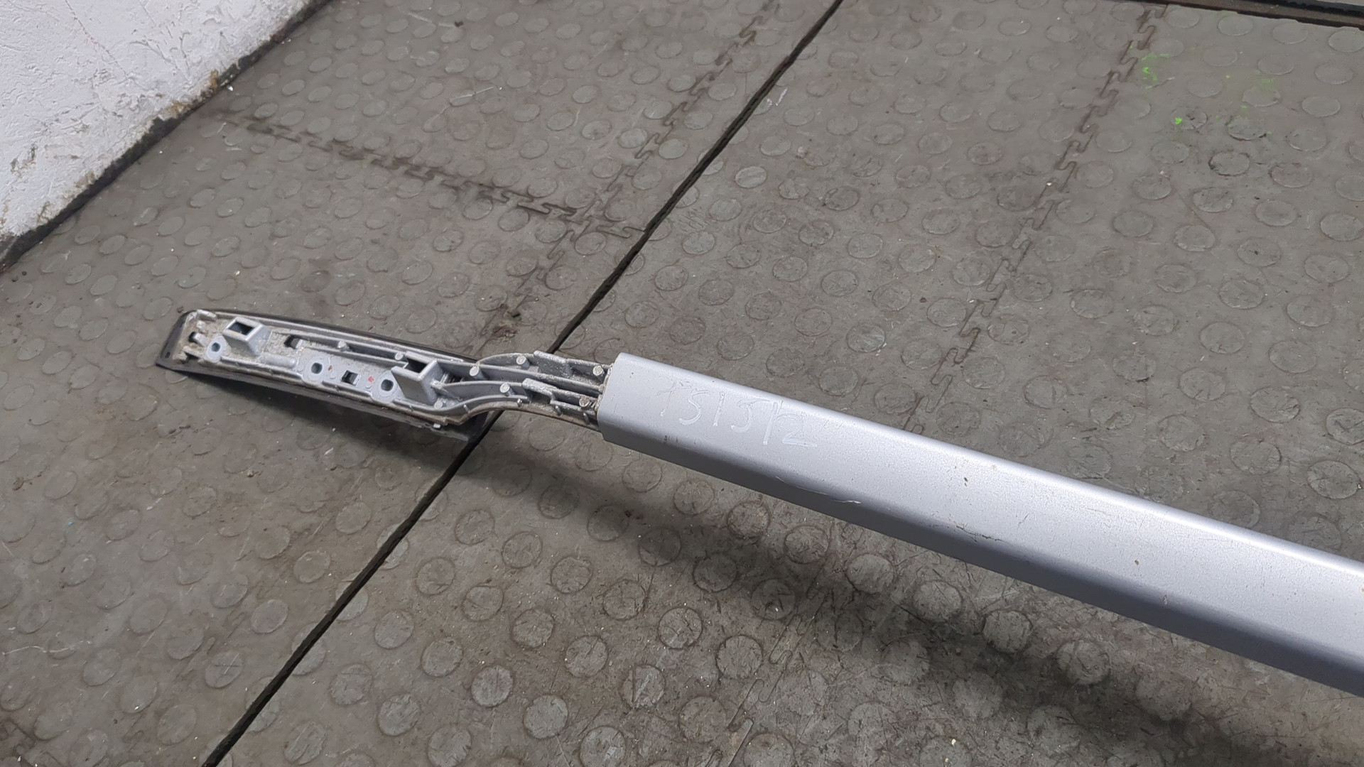 Рейлинг (релинг) левый (планка на крышу)