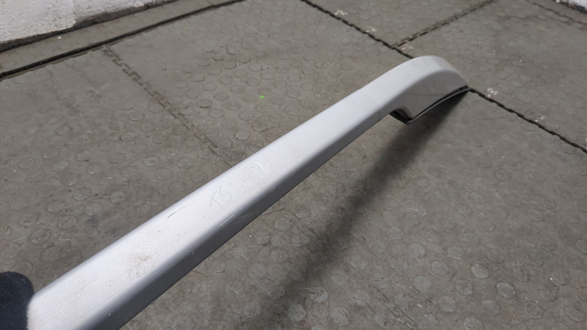 Рейлинг (релинг) правый (планка на крышу)