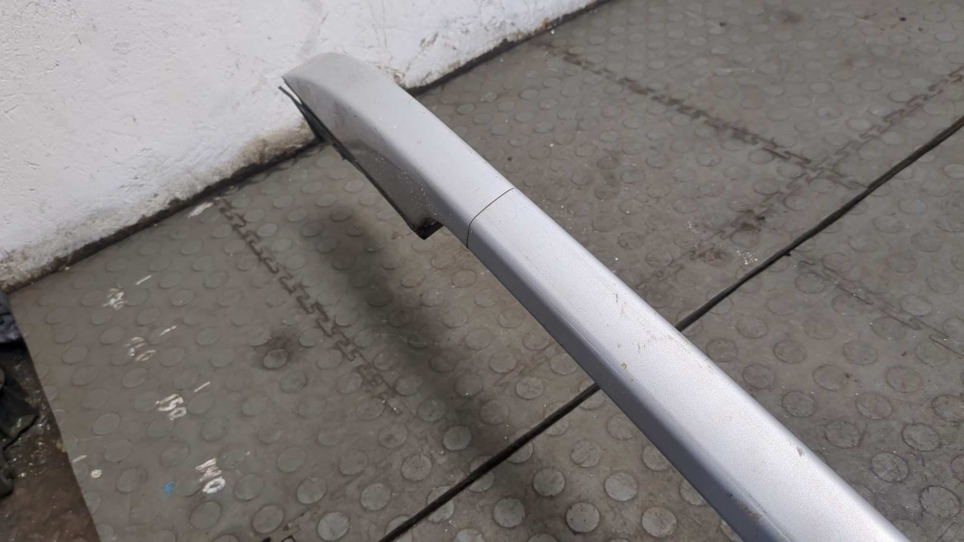 Рейлинг (релинг) правый (планка на крышу)