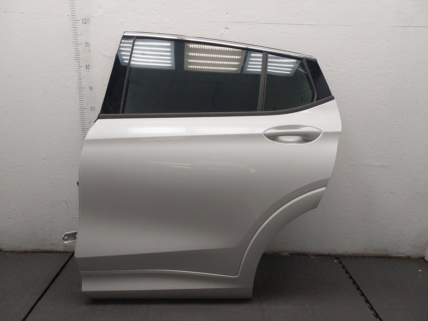 Дверь задняя левая