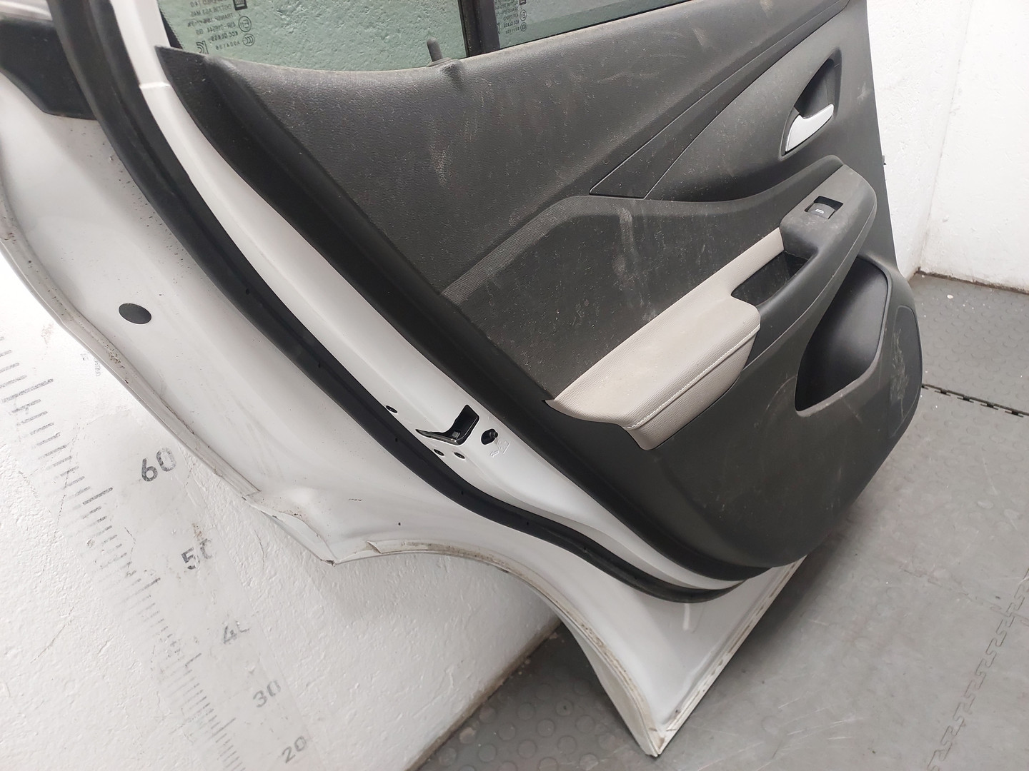 Дверь задняя левая