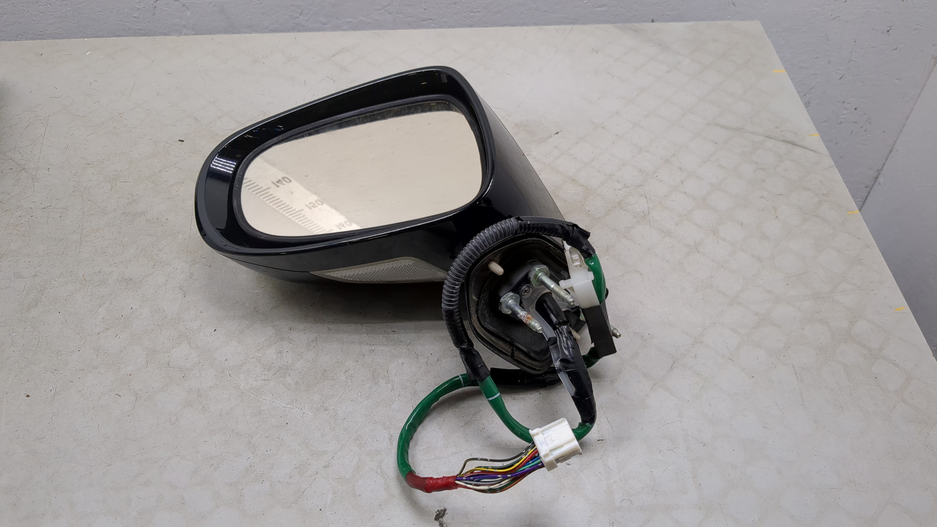 Зеркало левое электрическое