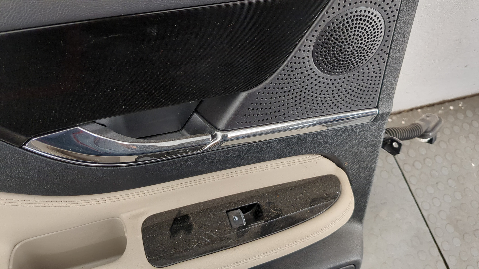 Дверь задняя левая