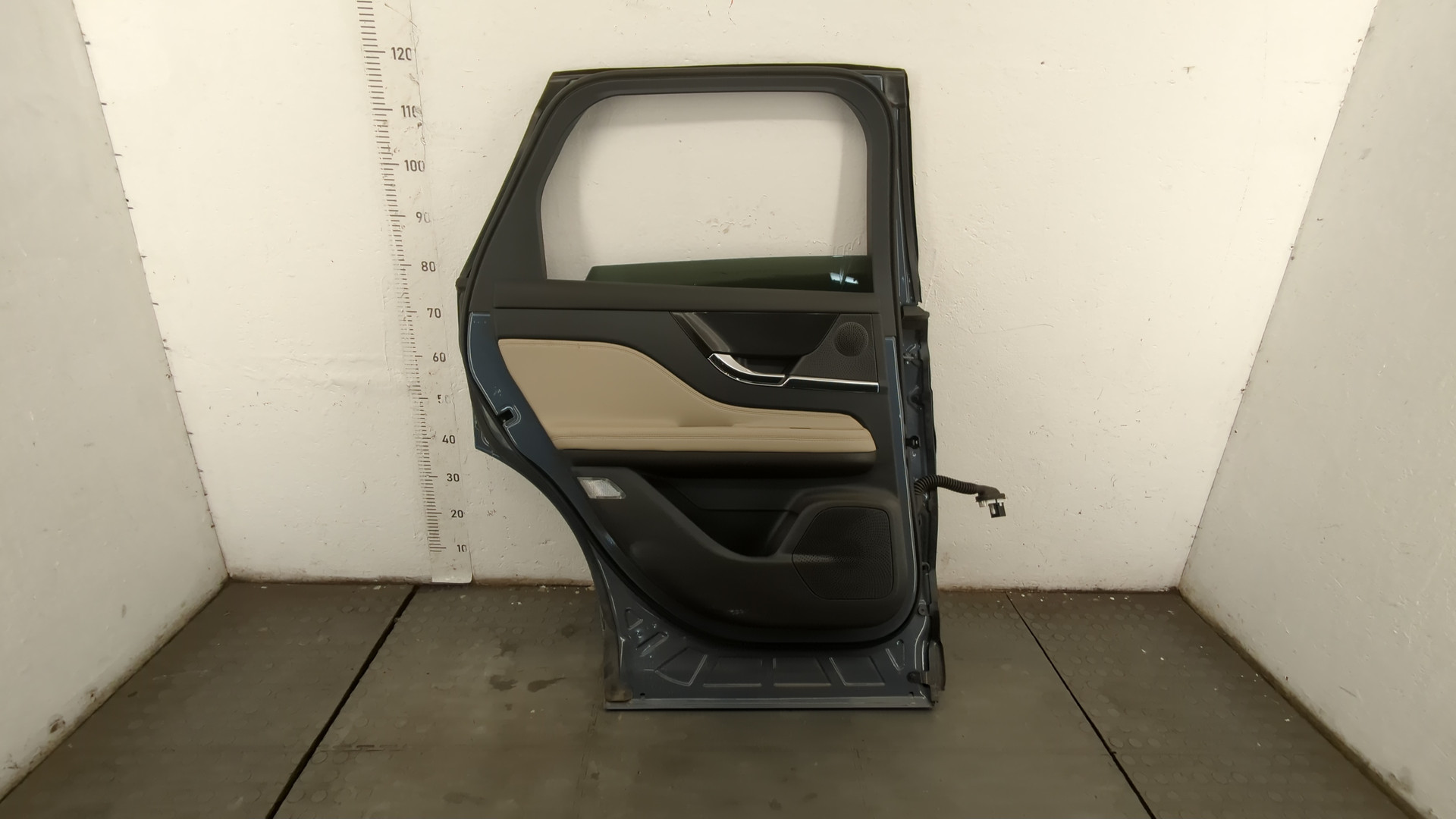 Дверь задняя левая