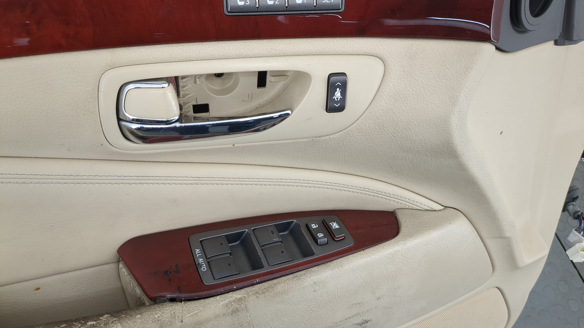 Дверь передняя левая