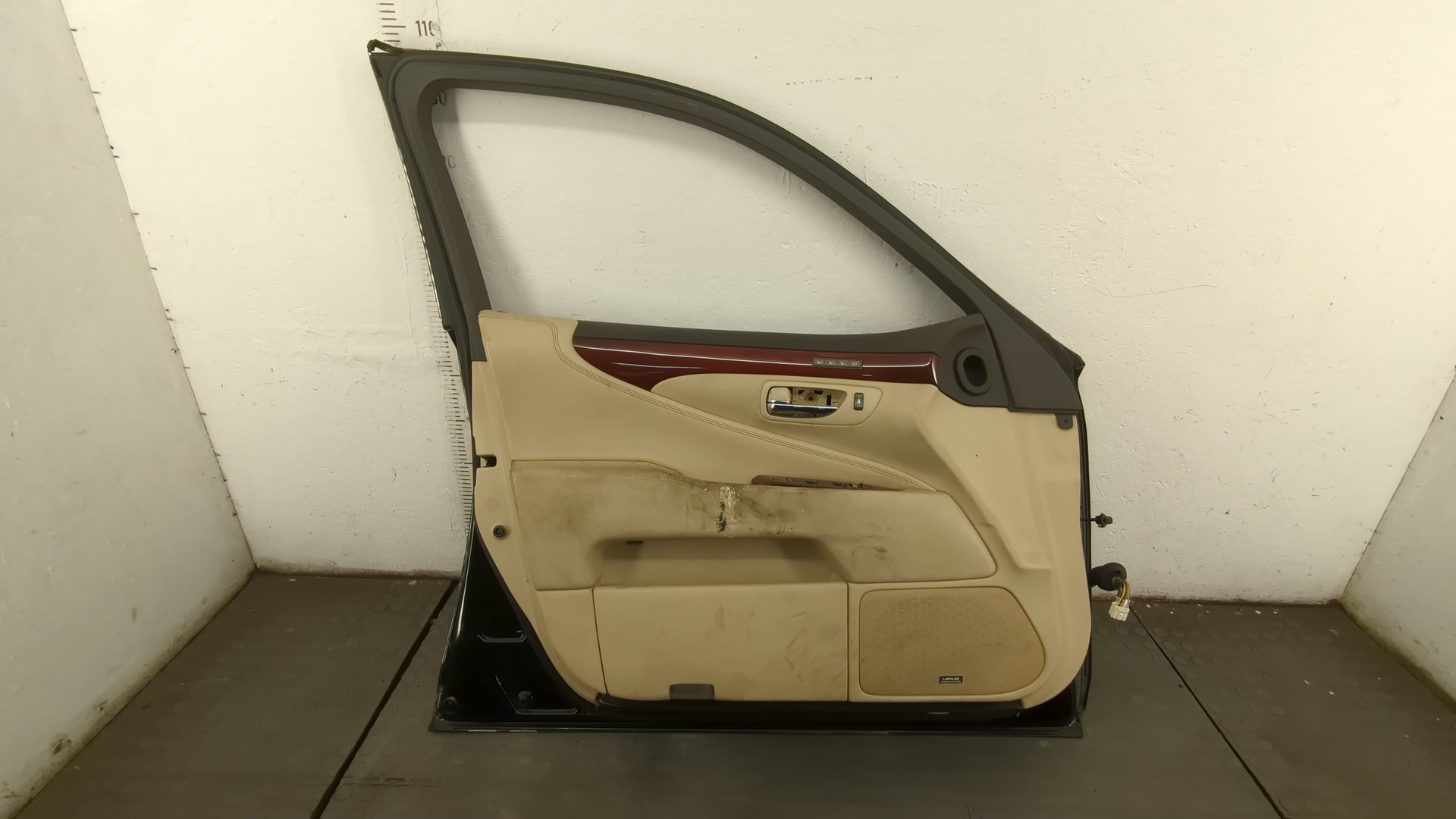 Дверь передняя левая