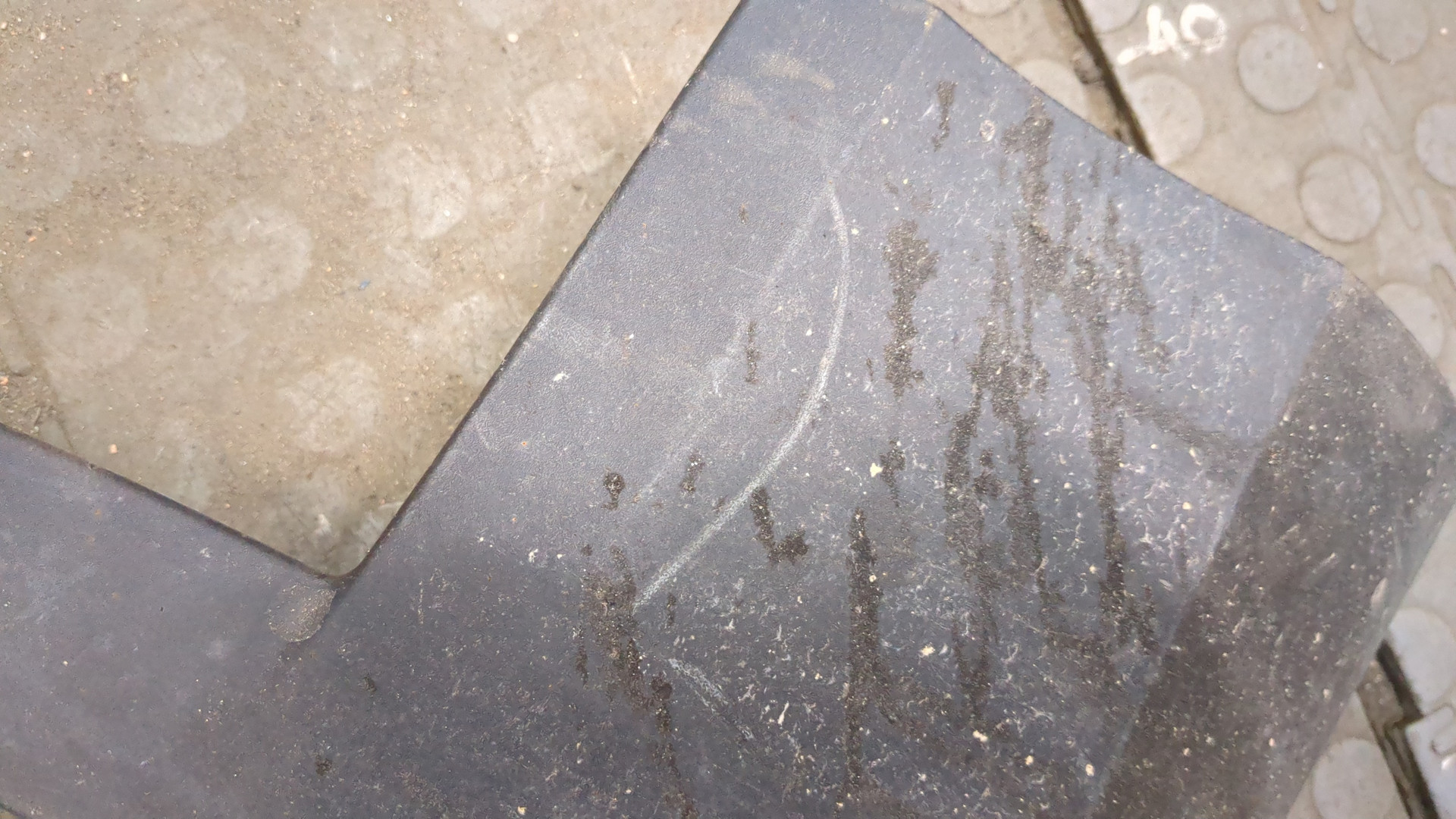 Накладка переднего крыла левого