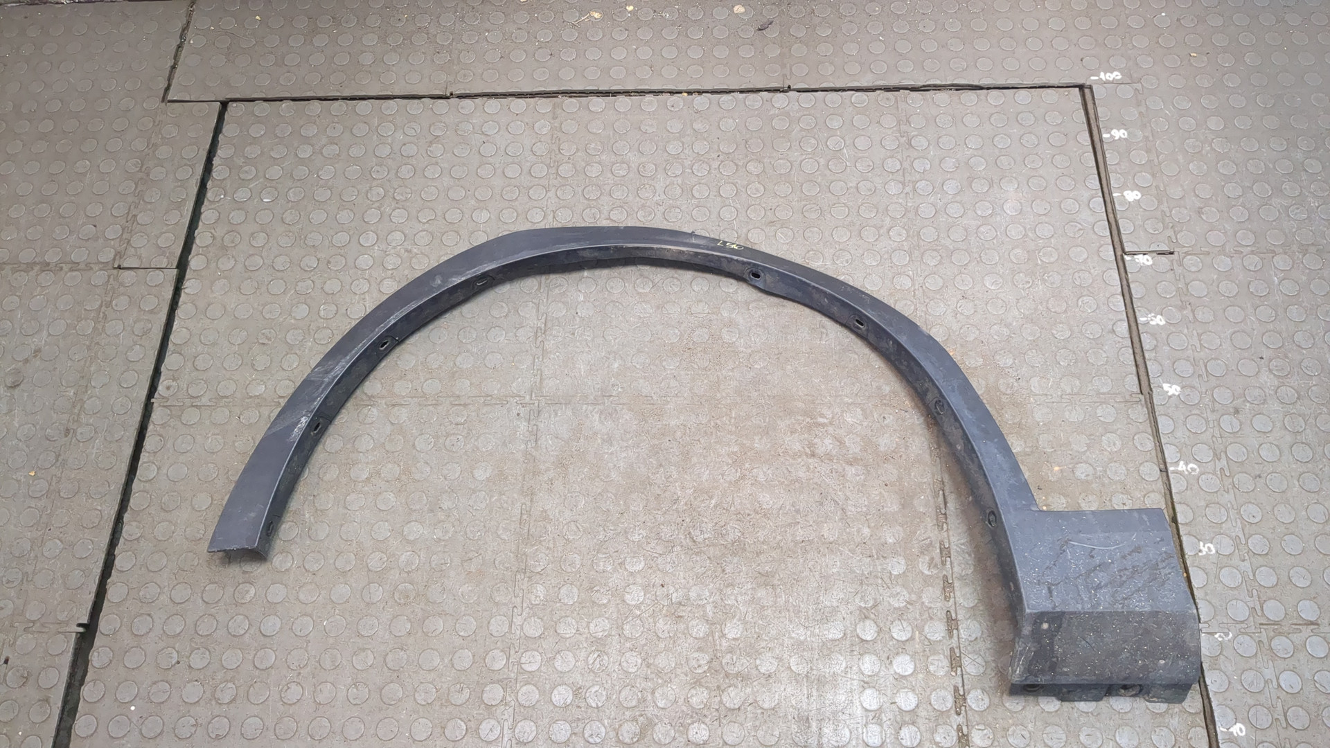 Накладка переднего крыла левого