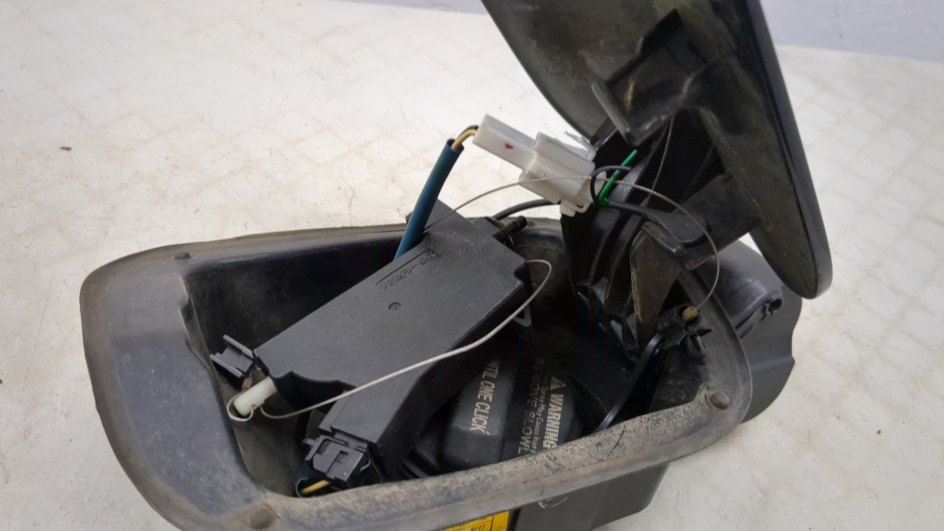 Лючок бензобака