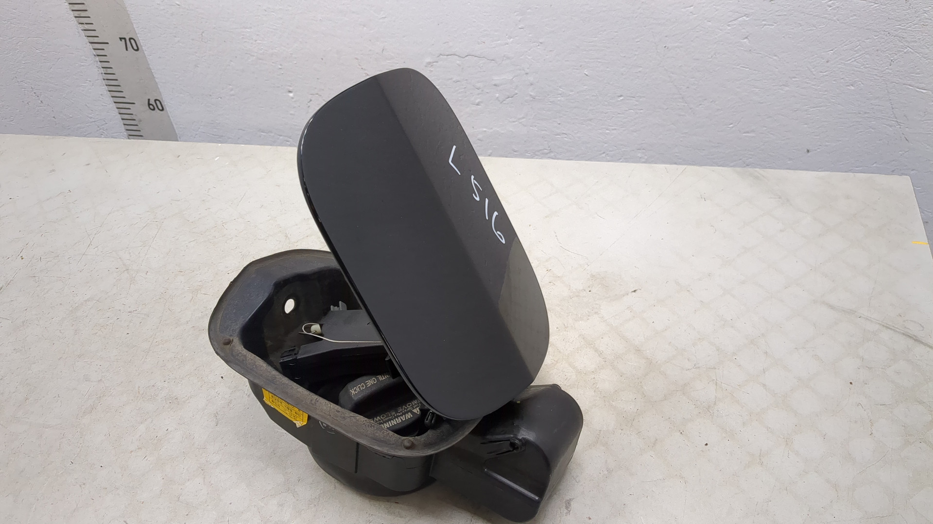 Лючок бензобака