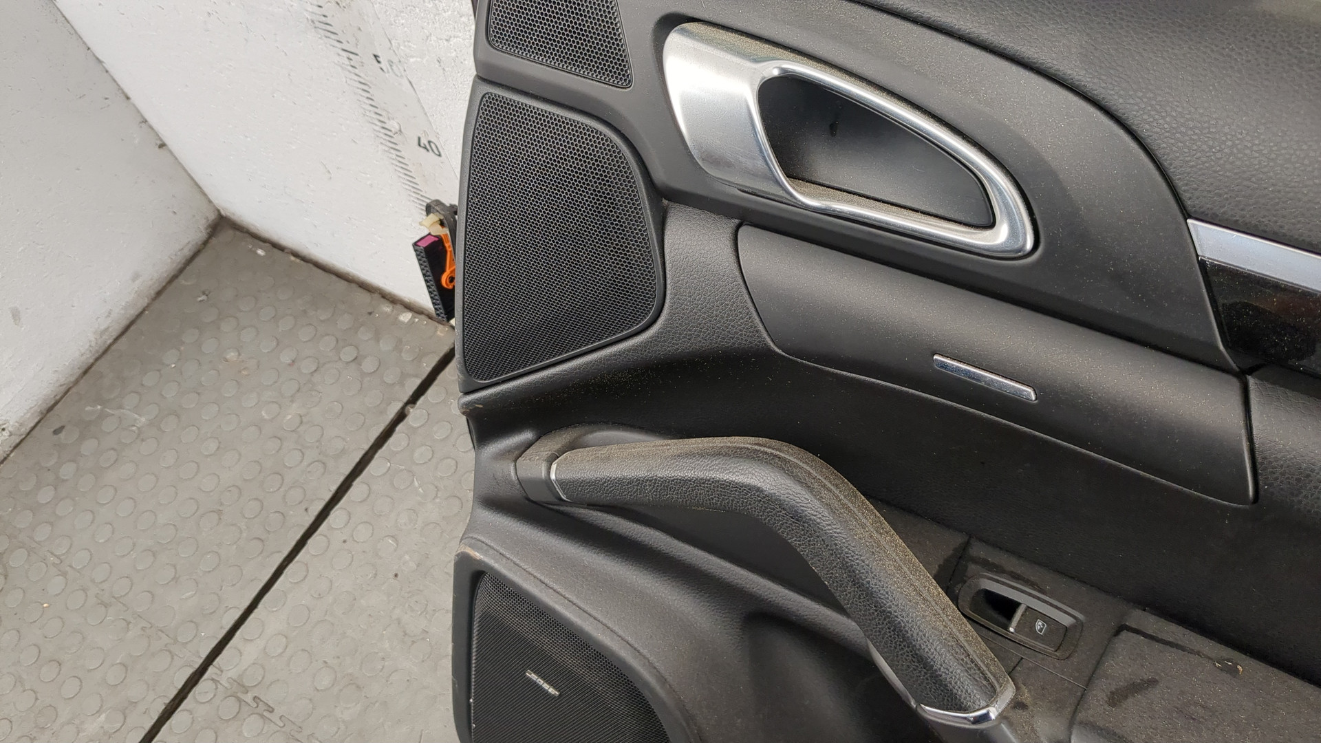 Дверь задняя правая