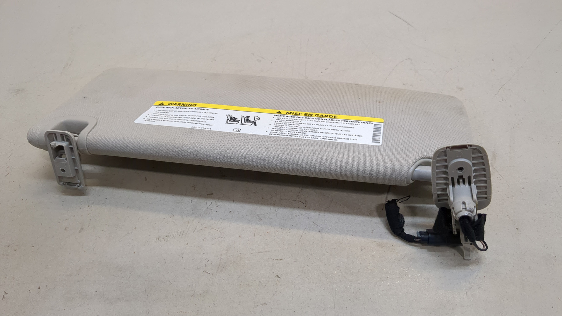 Козырек солнцезащитный