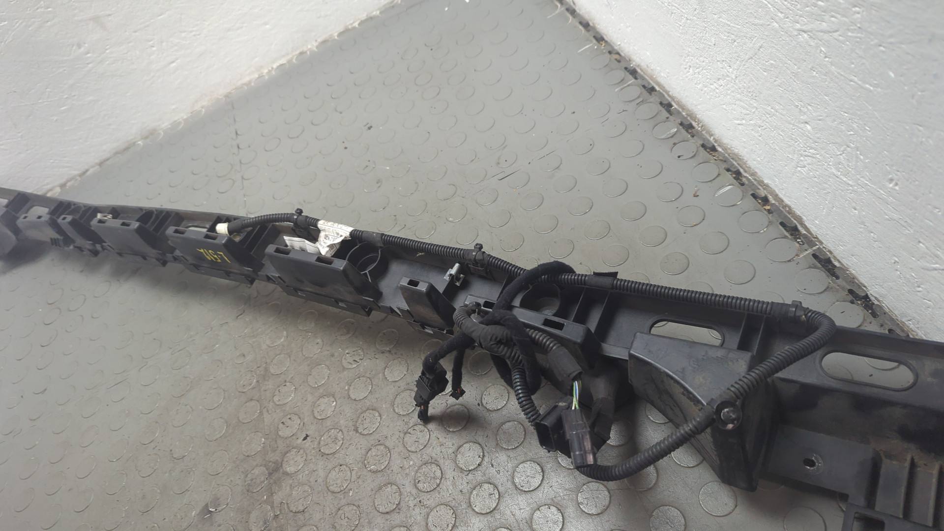 Кронштейн заднего бампера