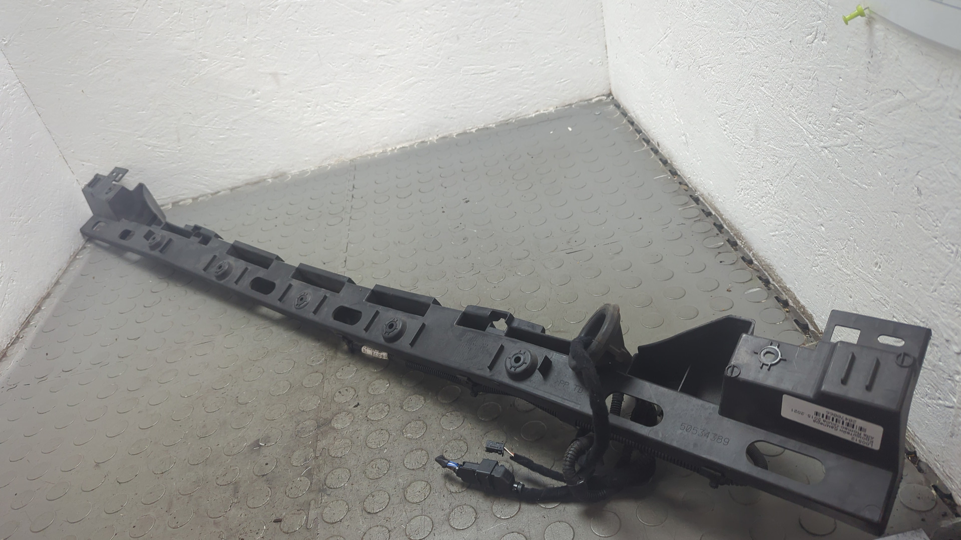 Кронштейн заднего бампера