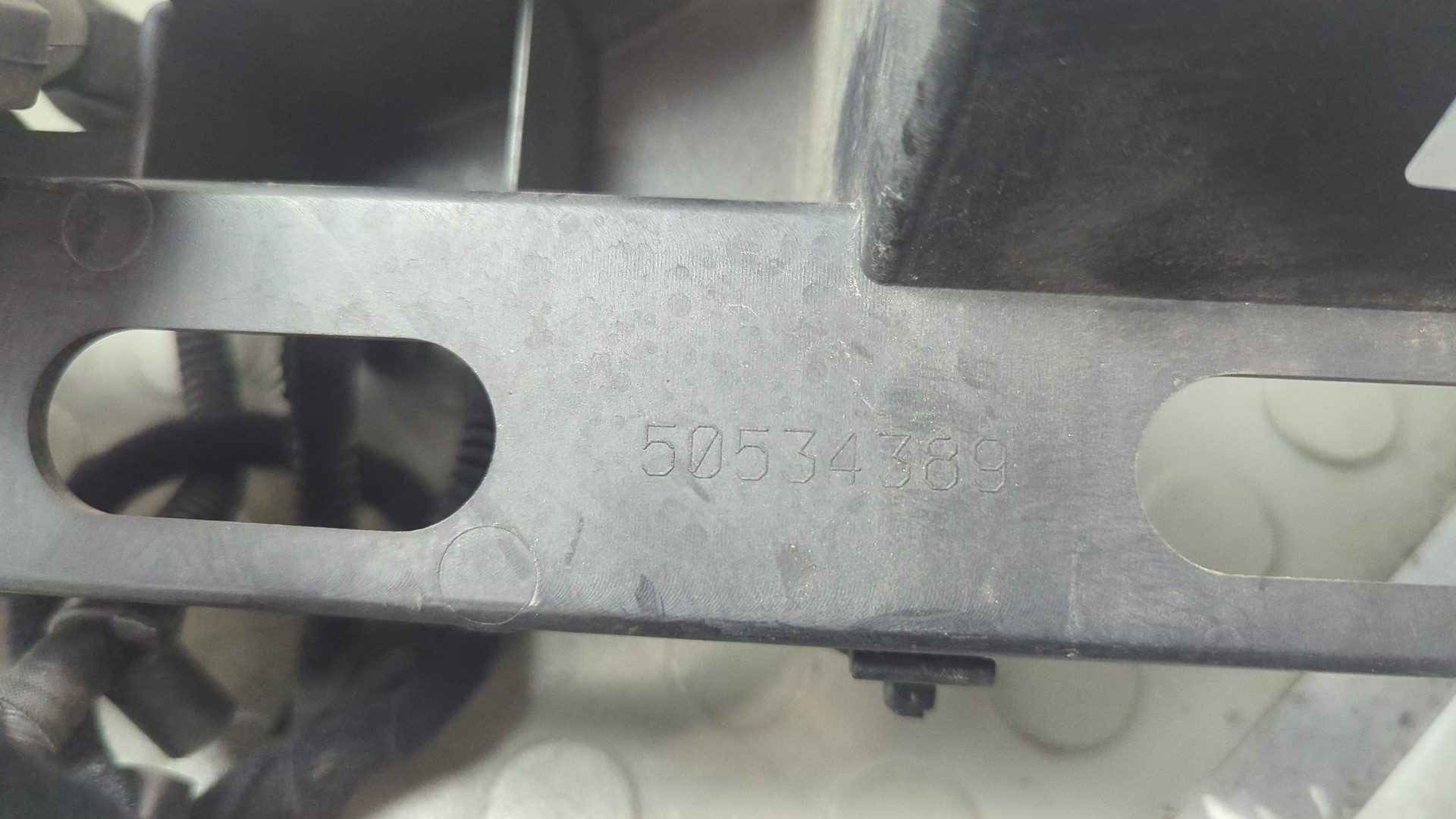 Кронштейн заднего бампера