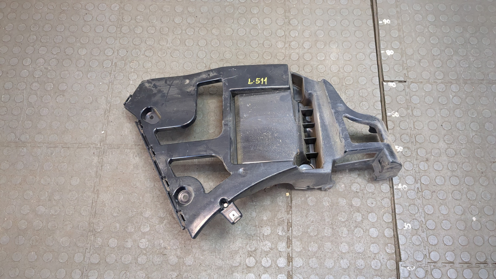 Кронштейн заднего бампера левый