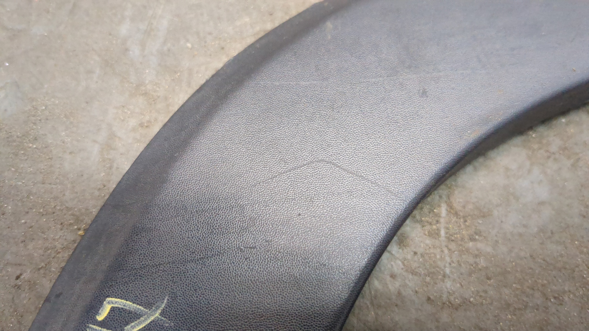 Молдинг заднего крыла правого