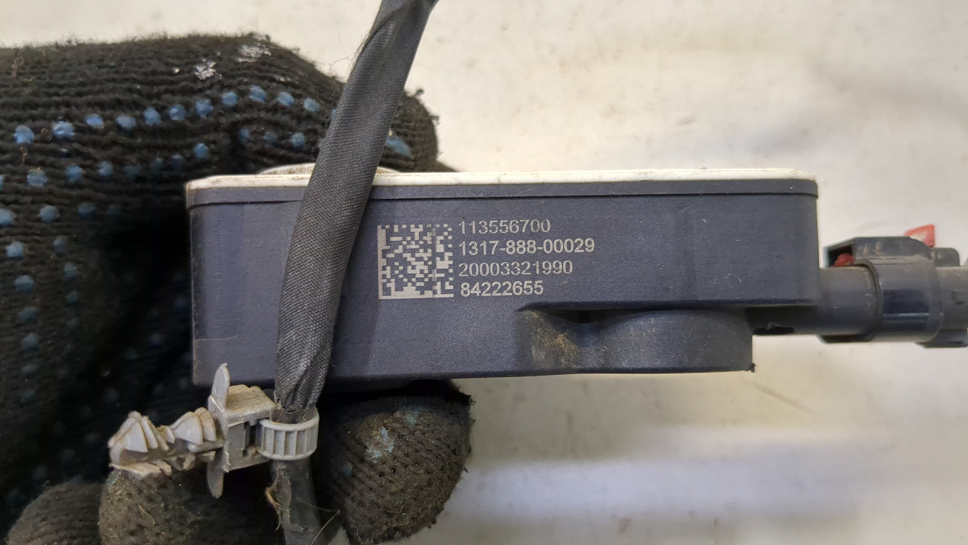 Моторчик заслонки решетки радиатора