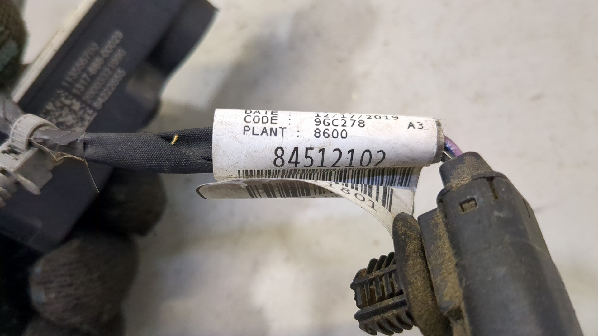 Моторчик заслонки решетки радиатора