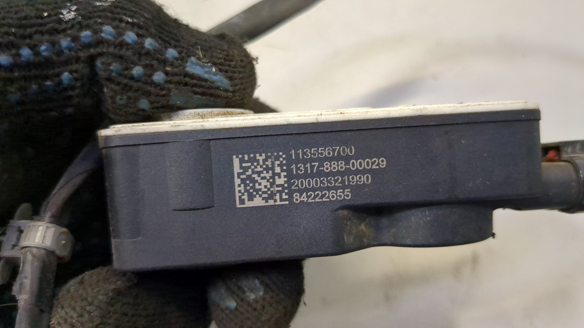 Моторчик заслонки решетки радиатора