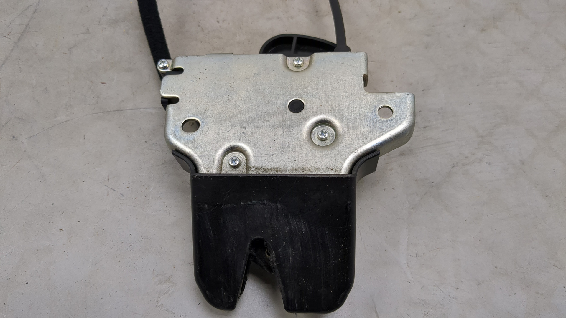 Замок багажника