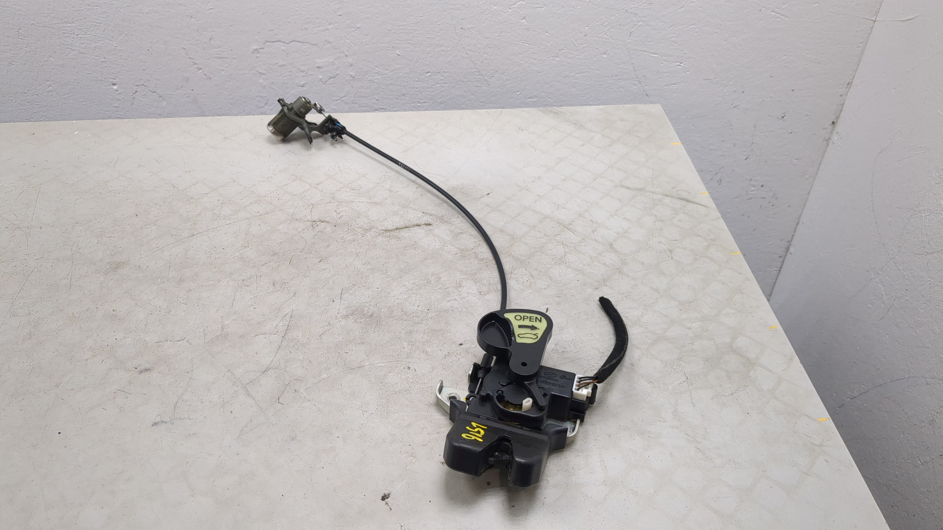 Замок багажника