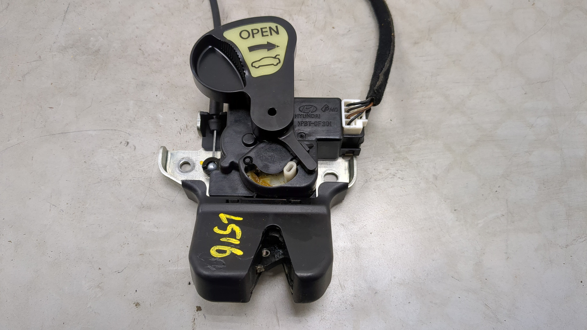 Замок багажника