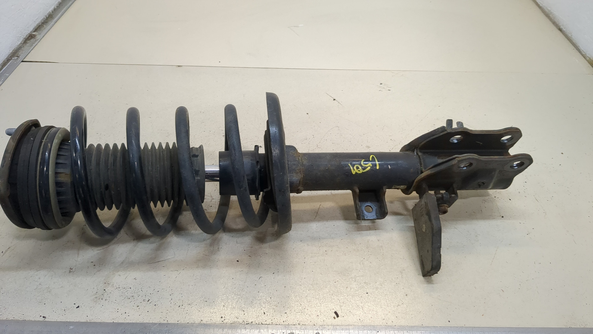 Амортизатор передний правый