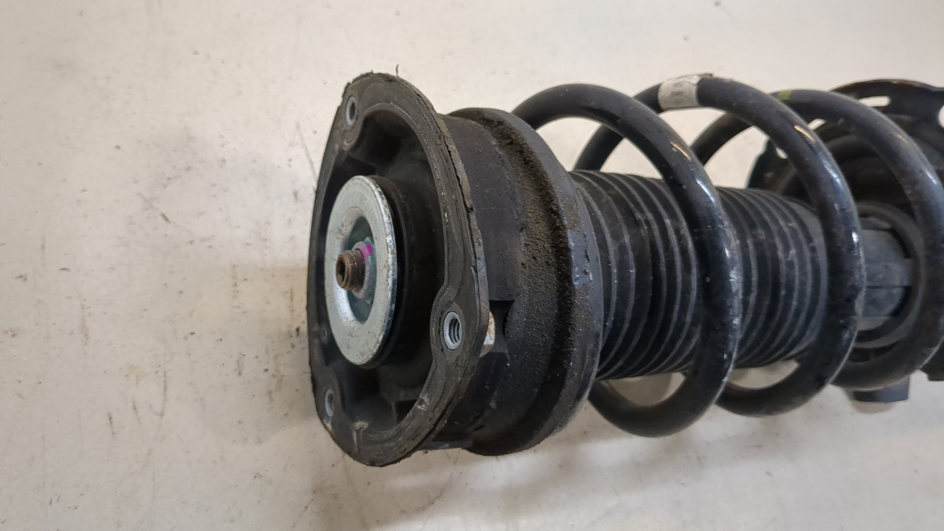 Амортизатор передний