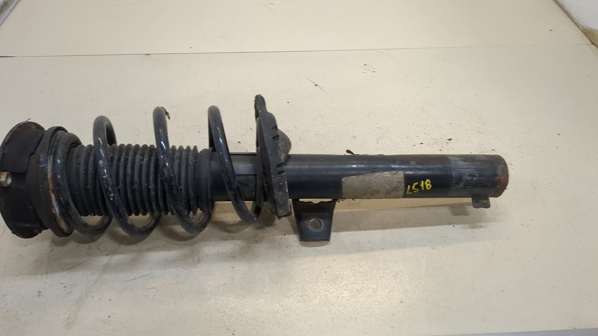 Амортизатор передний