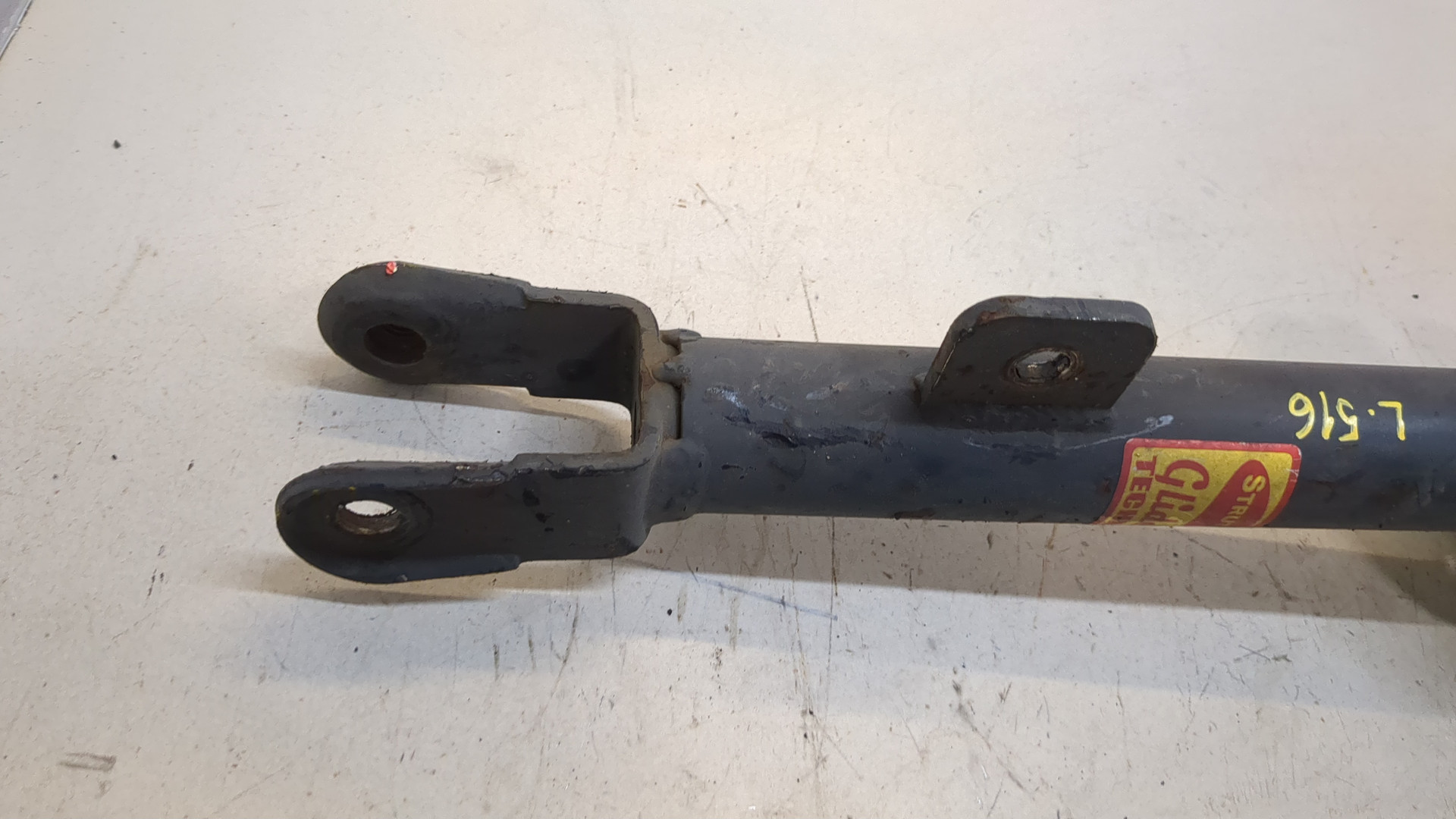 Амортизатор передний левый