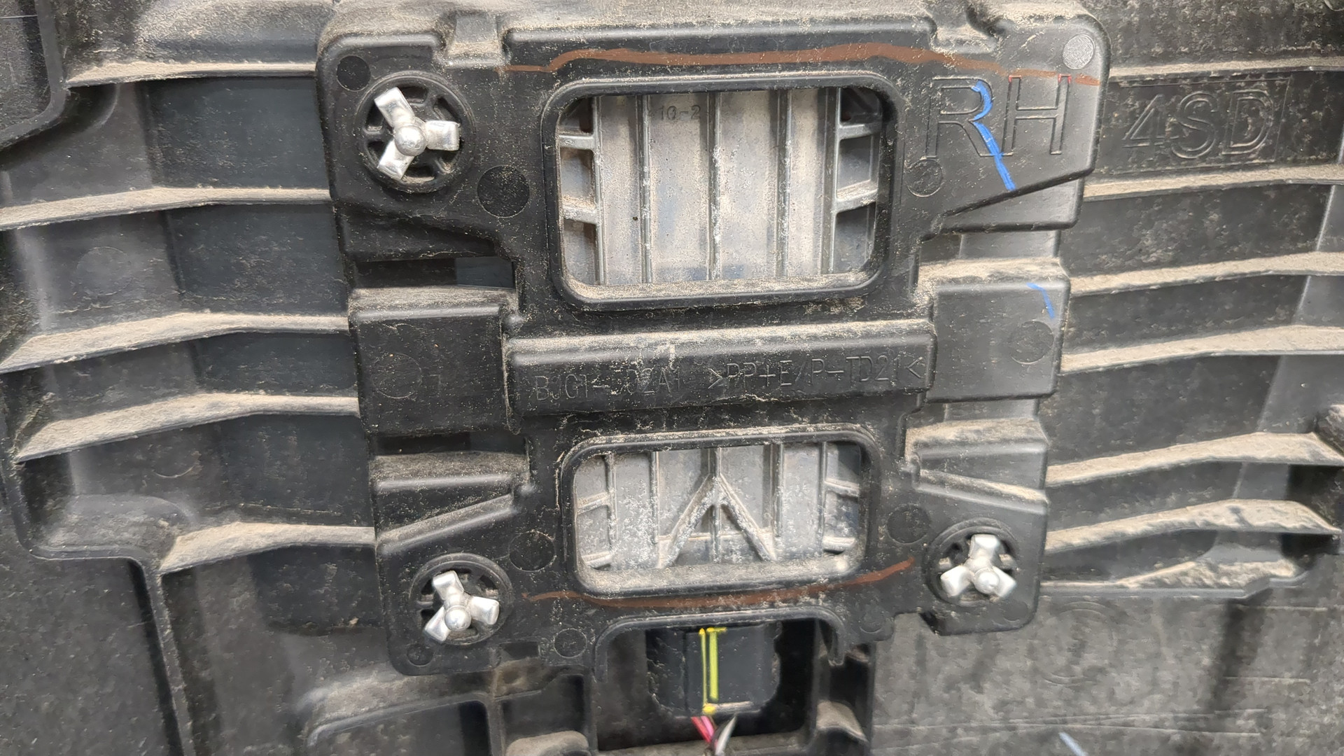 Бампер задний