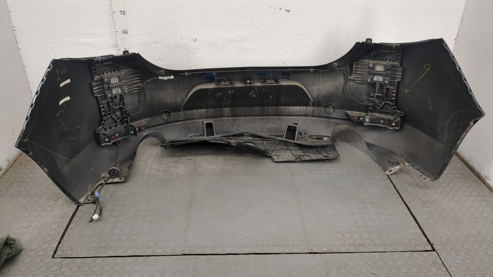 Бампер задний