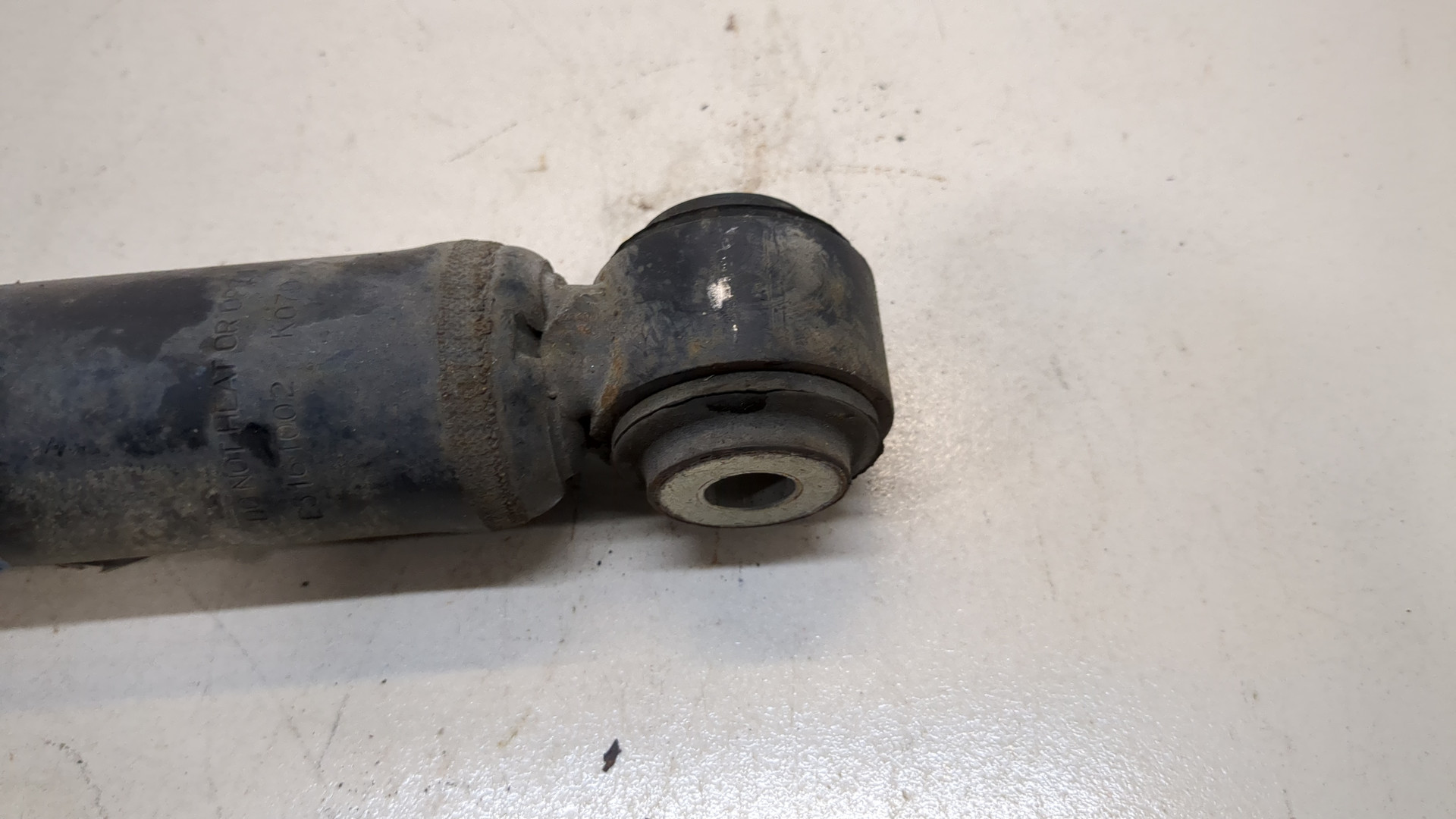 Амортизатор задний (стойка)