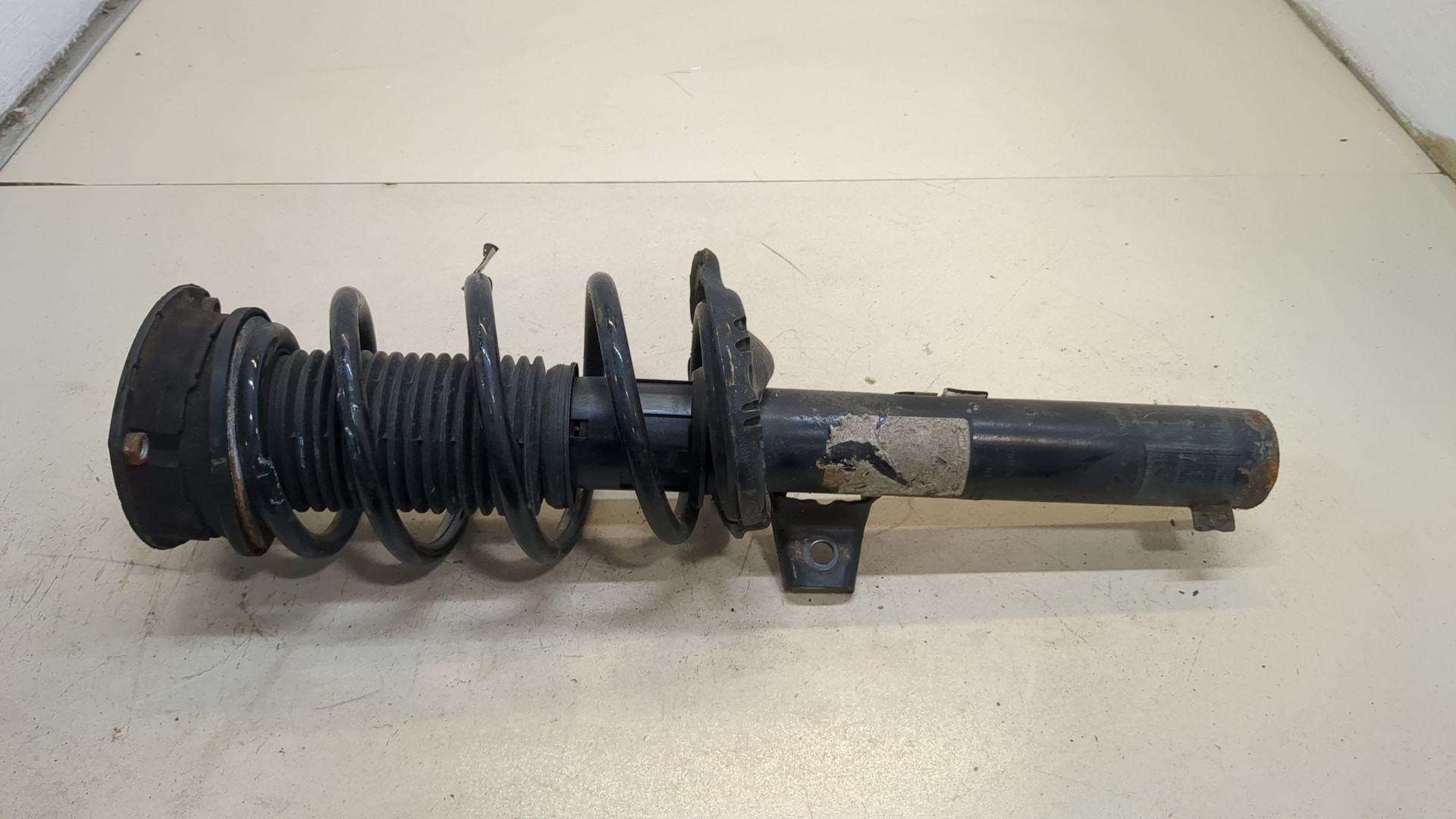 Амортизатор передний