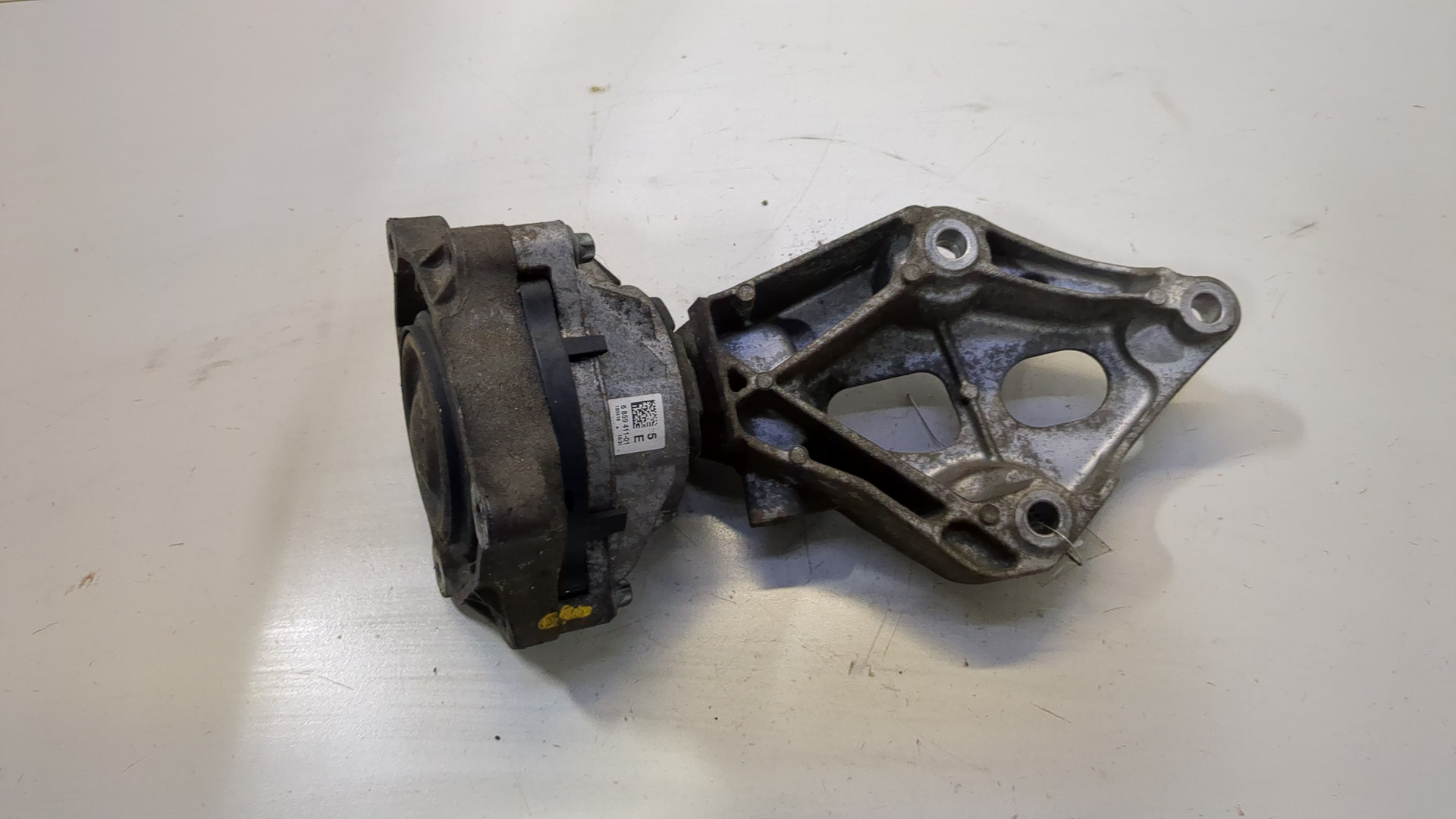 Опора двигателя левая