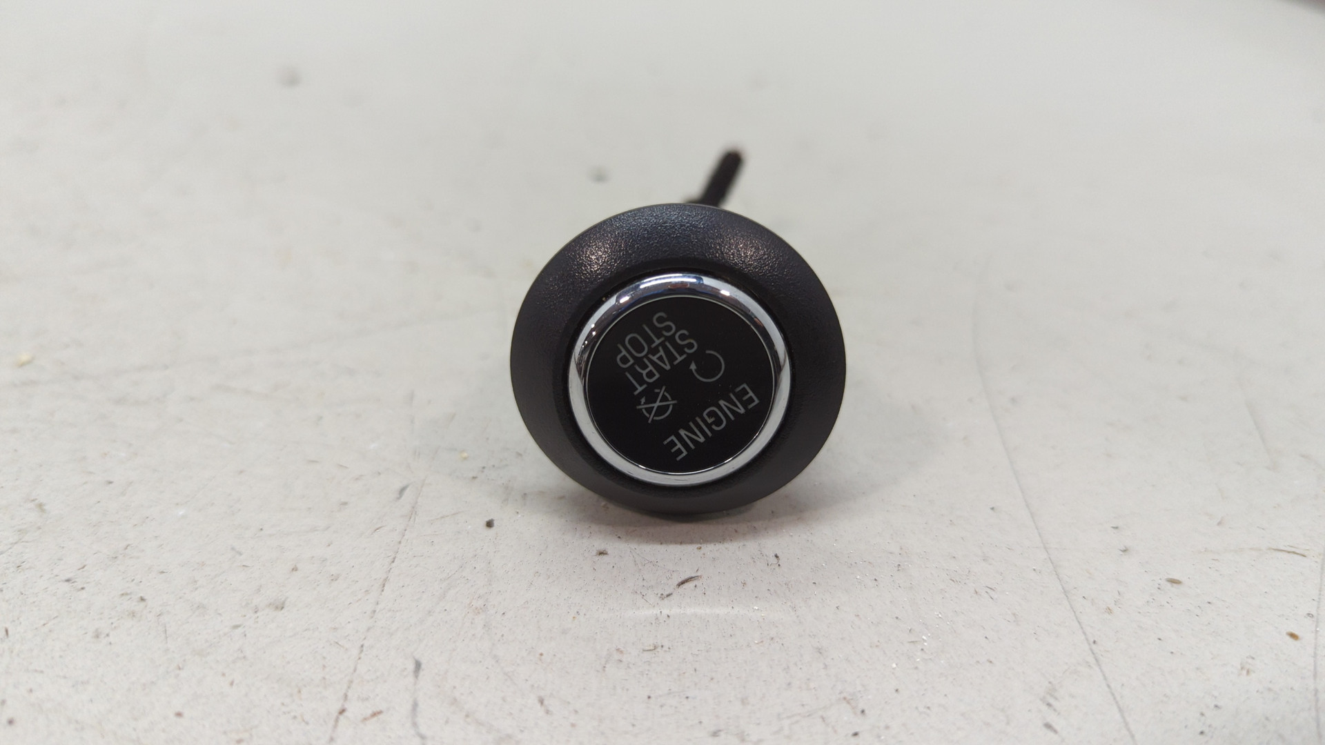 Кнопка запуска двигателя