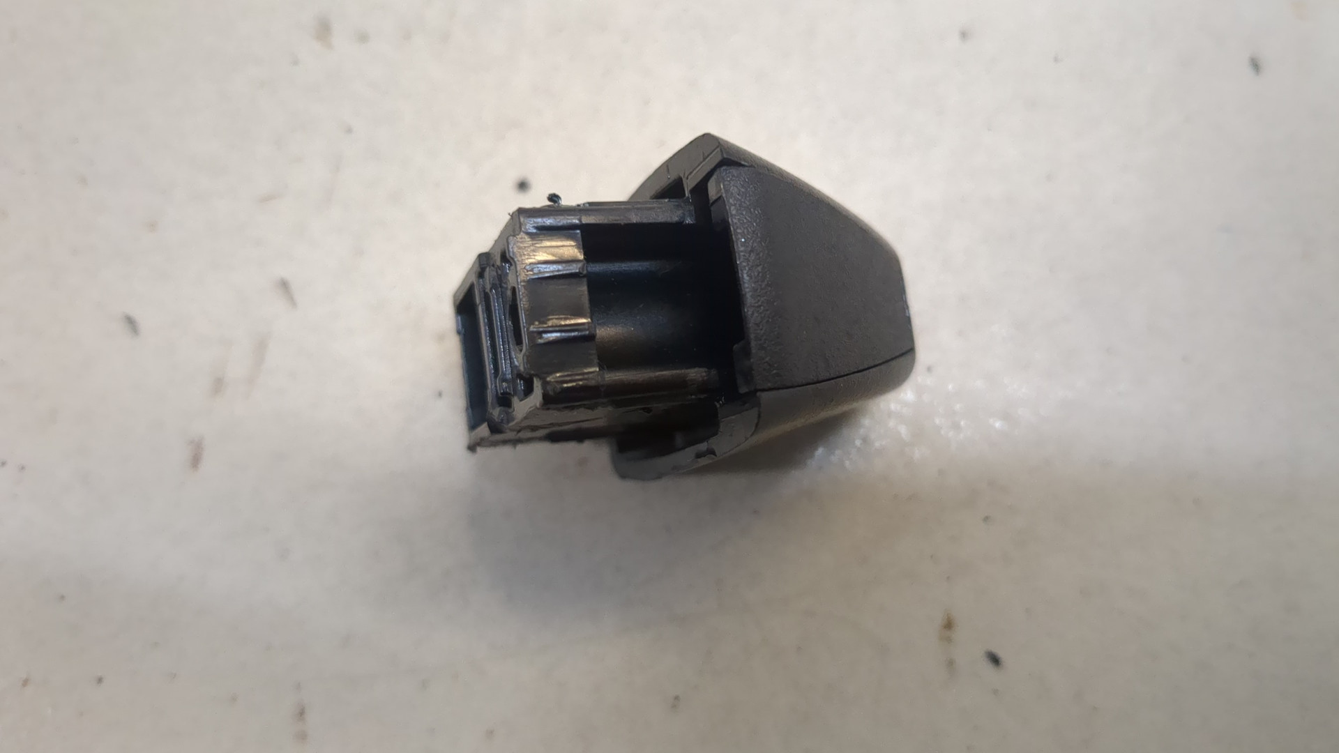 Кронштейн солнцезащитного козырька