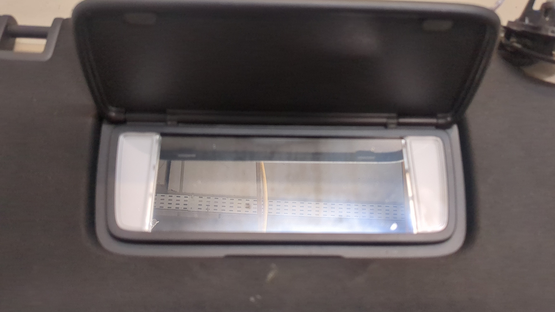 Козырек солнцезащитный