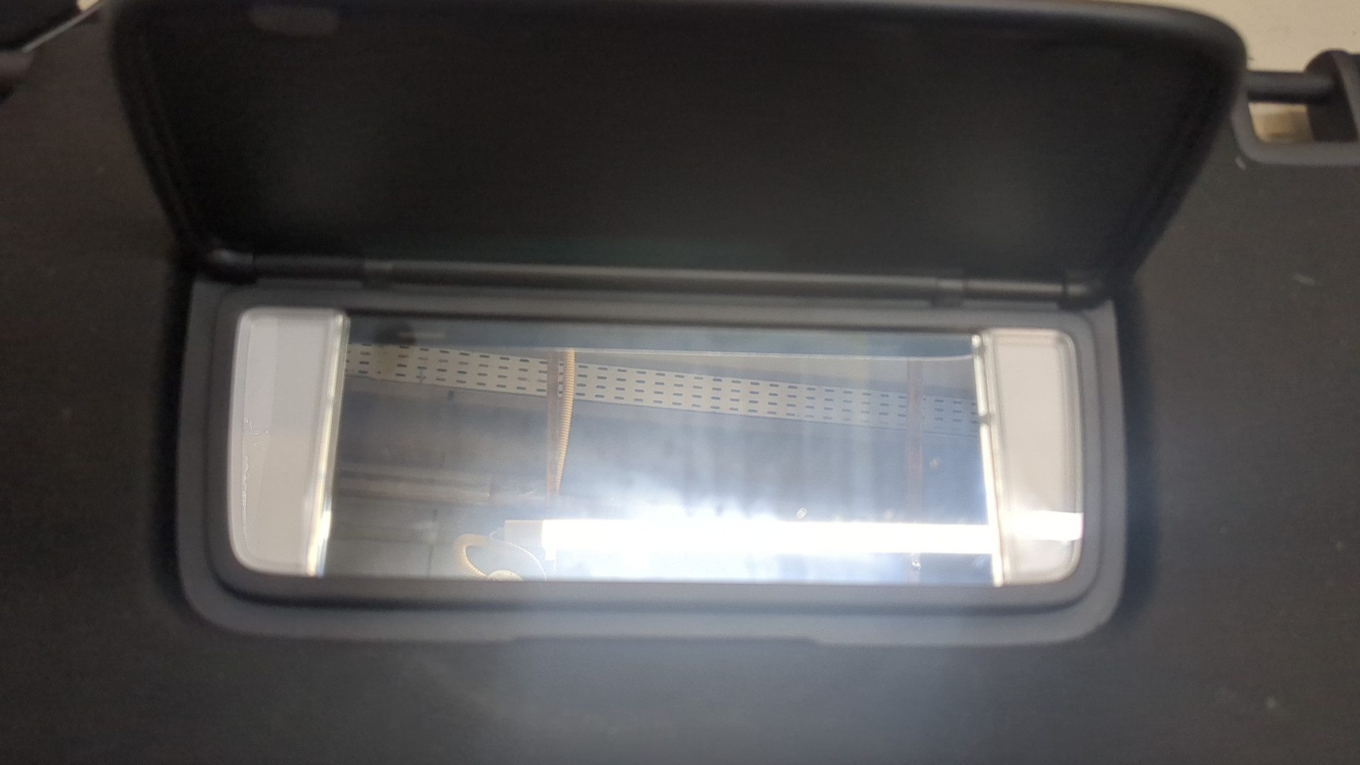 Козырек солнцезащитный