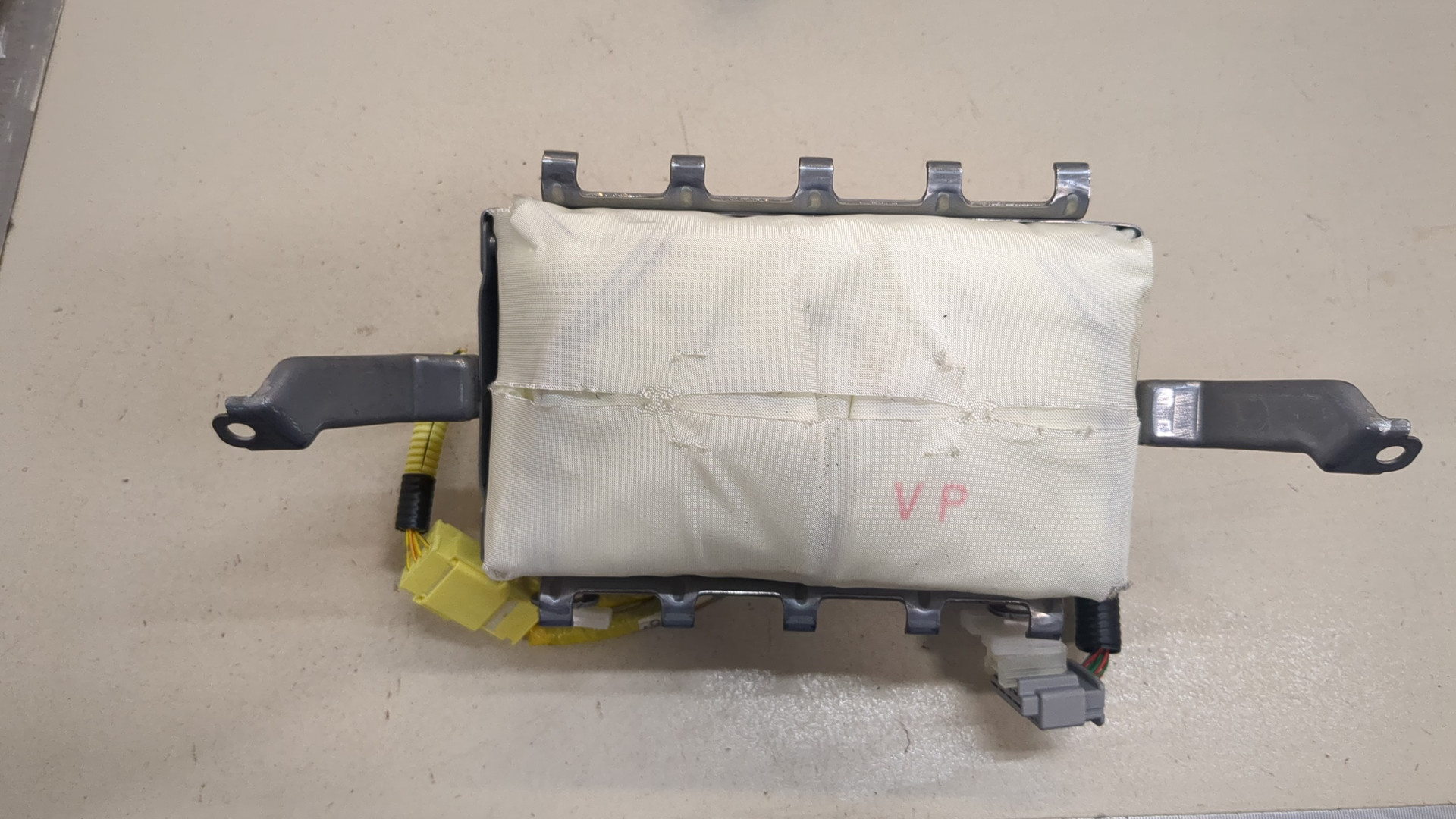 Подушка безопасности пассажирская (в торпедо)