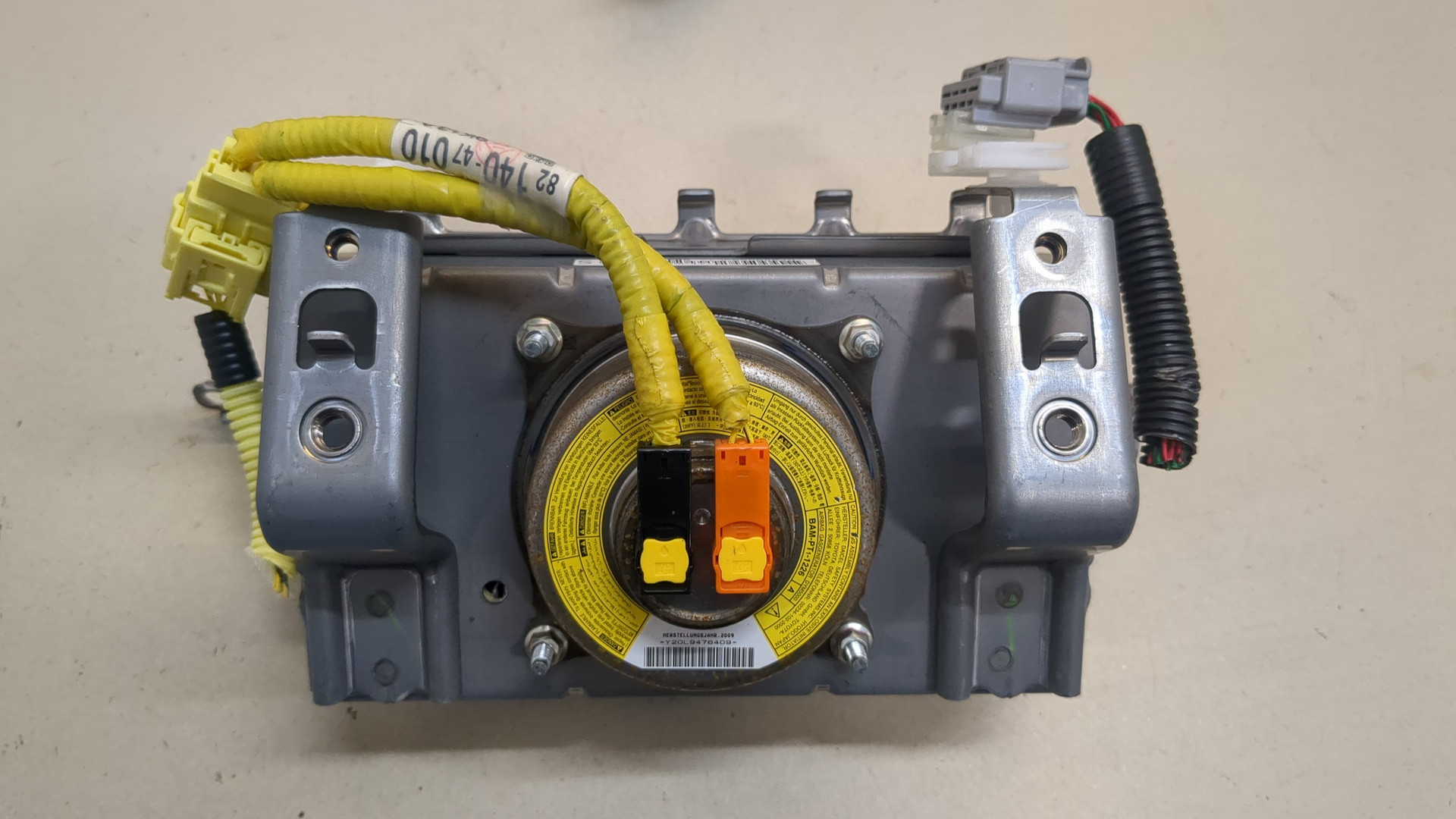 Подушка безопасности пассажирская (в торпедо)