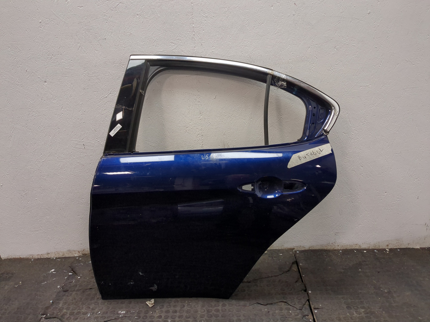 Дверь задняя левая