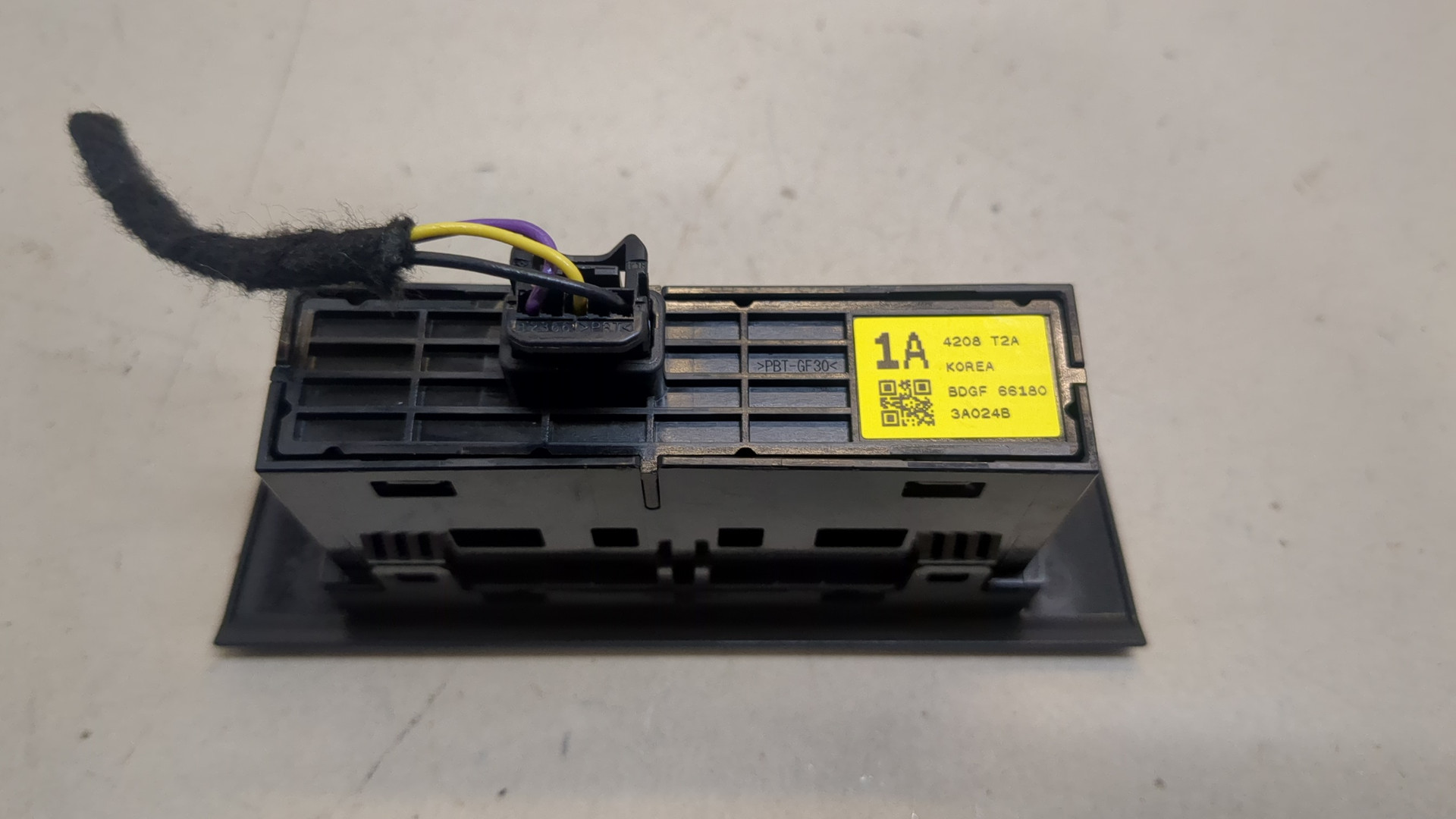 Кнопка открывания багажника