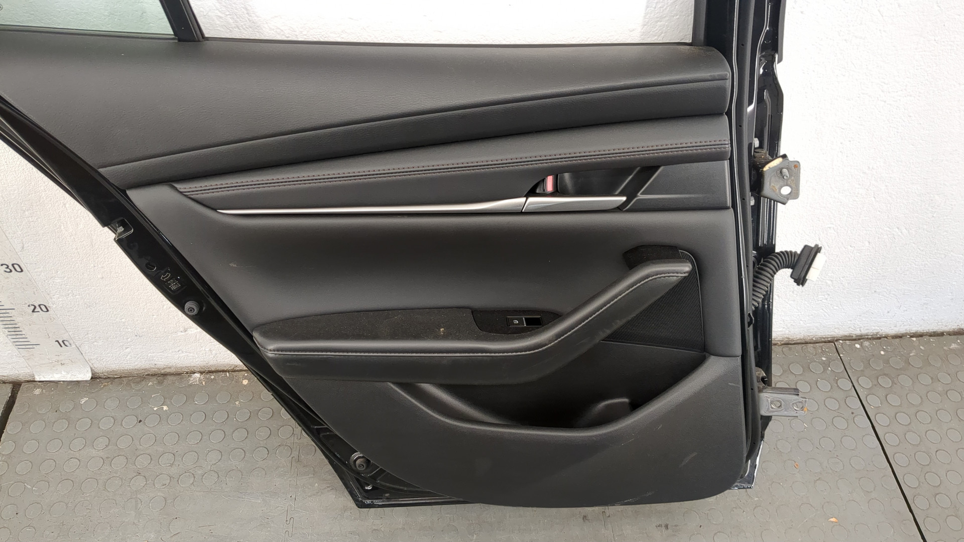 Дверь задняя левая