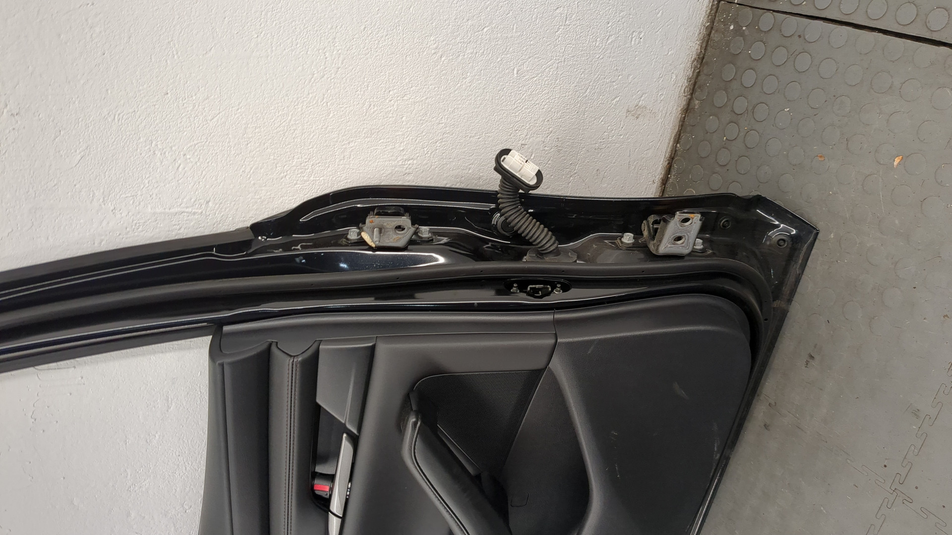 Дверь задняя левая