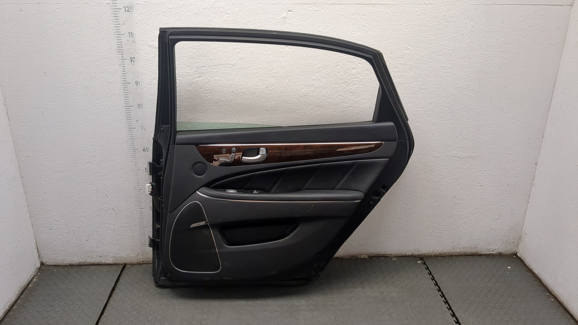 Дверь задняя правая