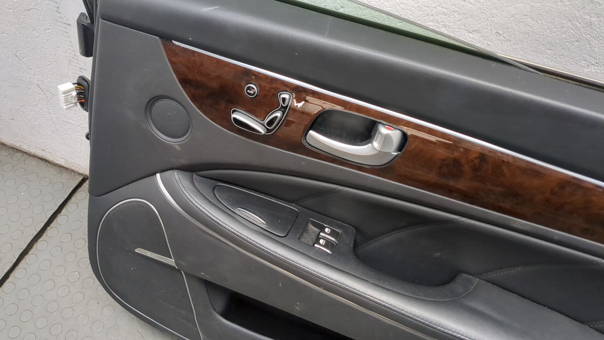 Дверь задняя правая